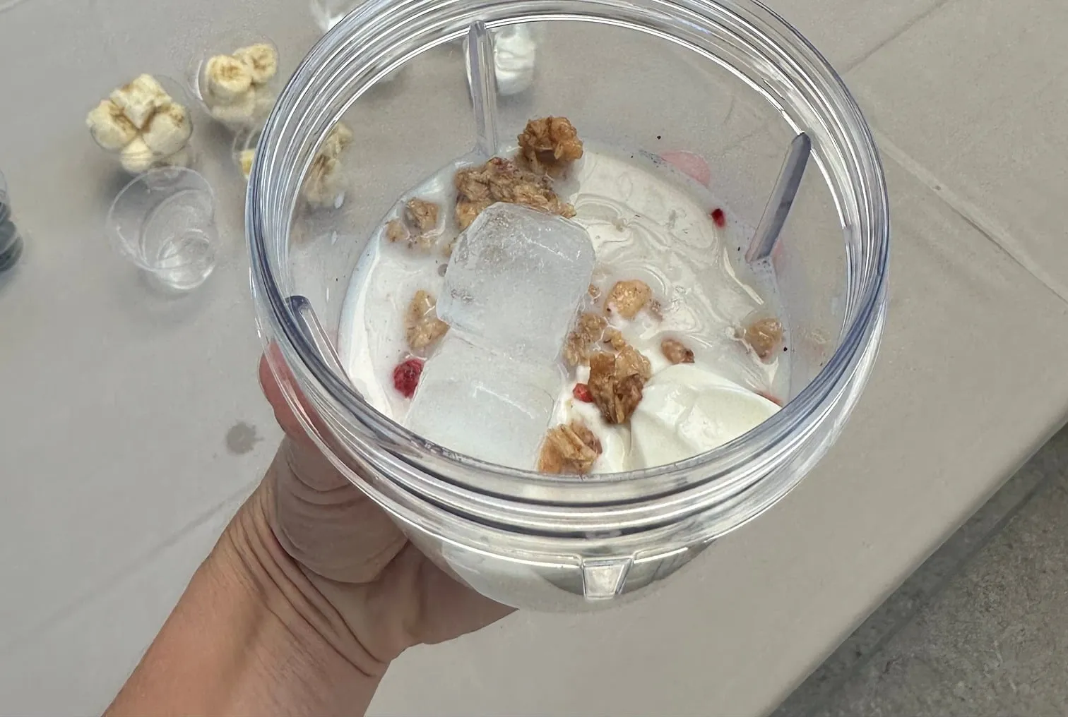 Zutaten im Mixbecher