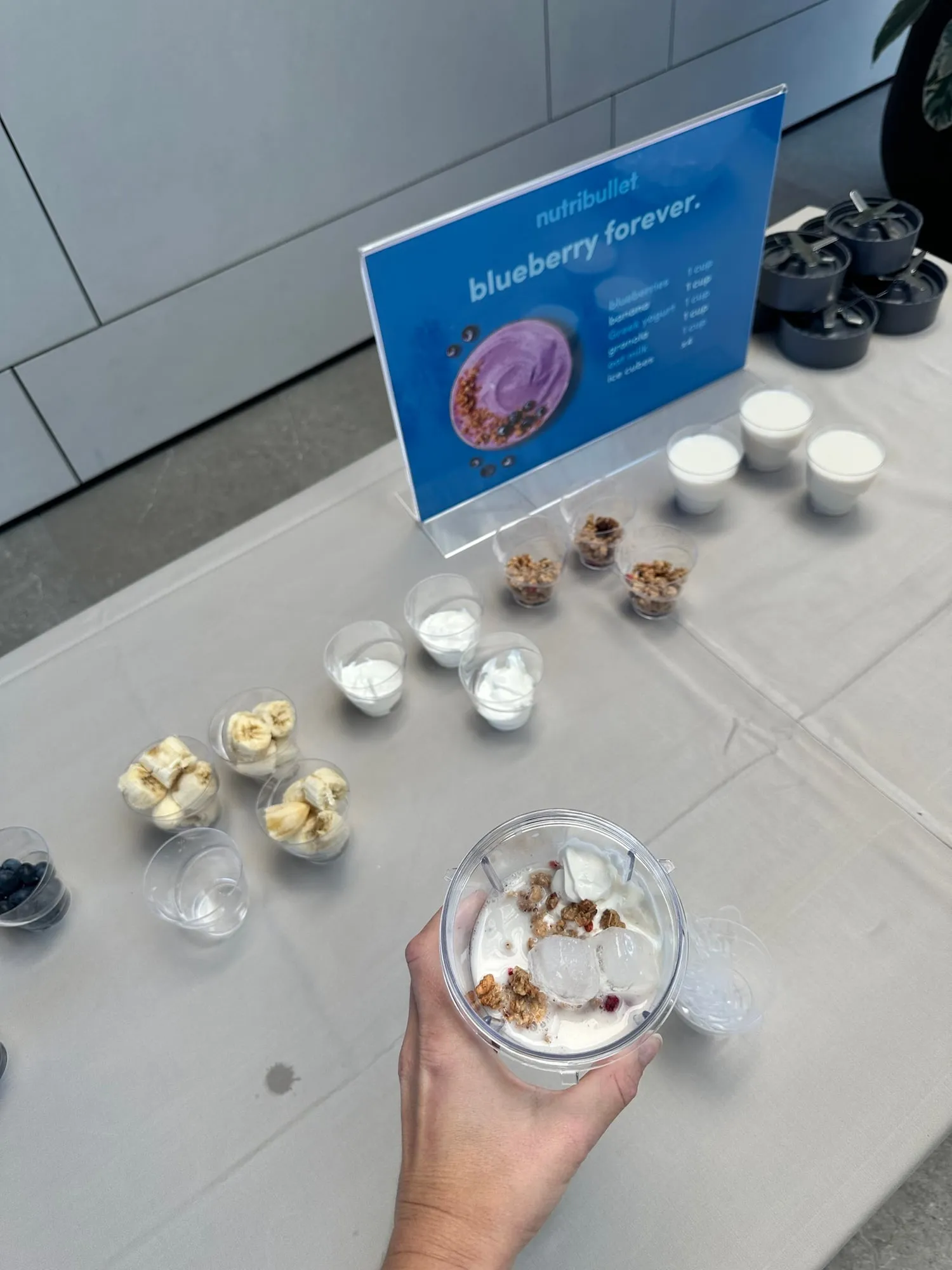 Mixbecher vor dem Mixen