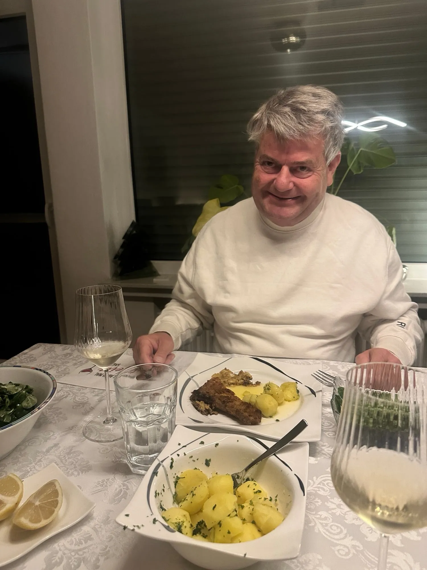Papa am Tisch