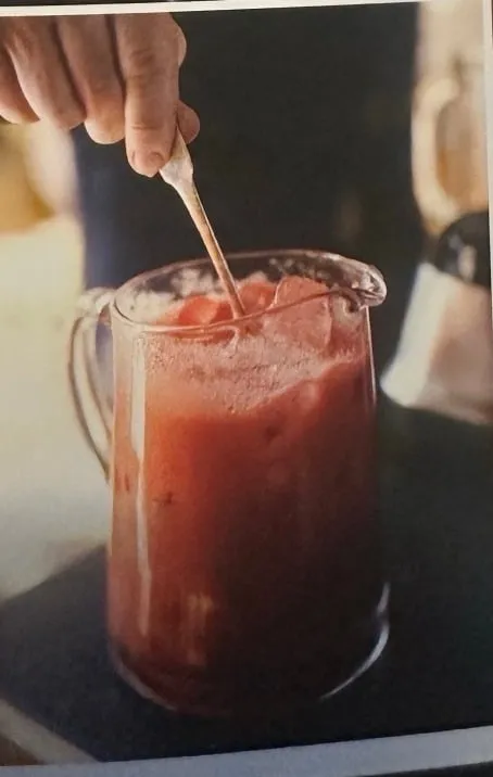 Erdbeer-Slush in der Kanne
